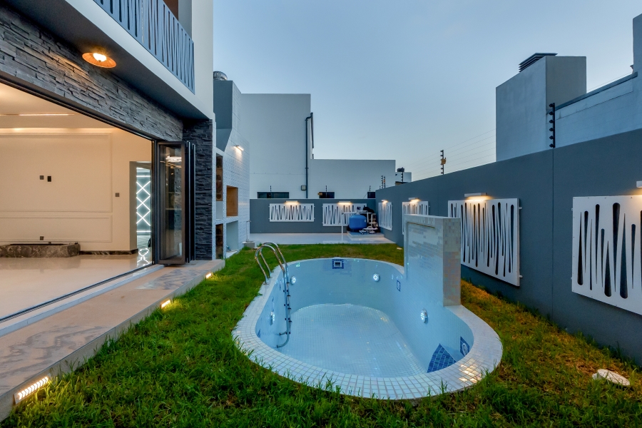 6 Bedroom Property for Sale in Sandown Western Cape